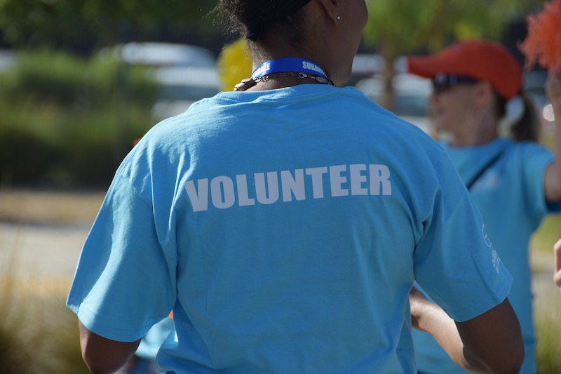 high school student volunteering for college