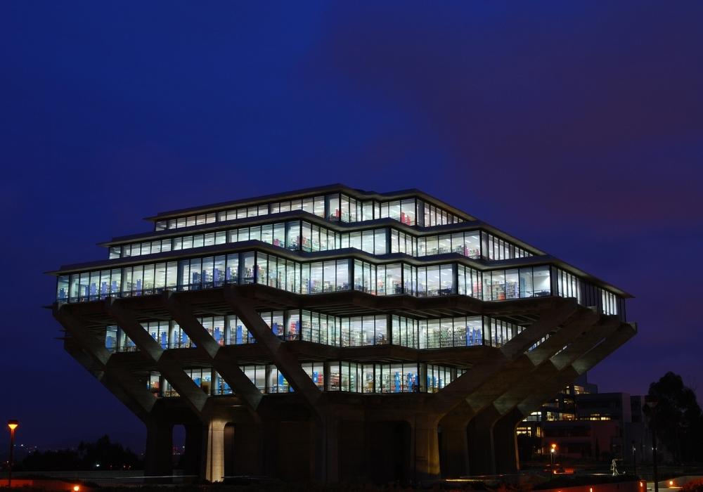 The Geisel Library at UCSD at night time with lights